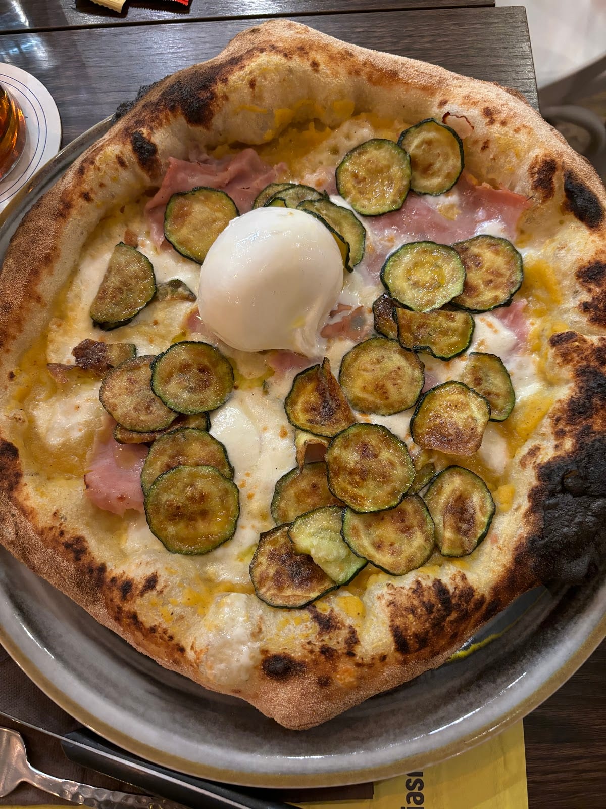 Pizza con Prosciutto Cotto, Zucchine e Burrata